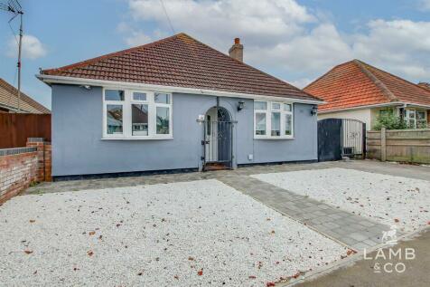 2 bedroom detached bungalow for sale