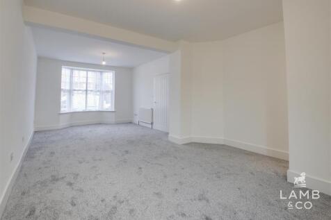5 bedroom semi-detached house for sale