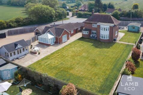 Beaumont Road, Harwich CO12 6 bed detached house for sale