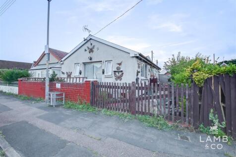 2 bedroom detached bungalow for sale