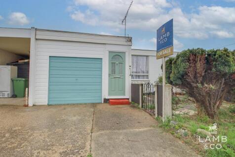Yew Way, Jaywick CO15 2 bed detached bungalow for sale