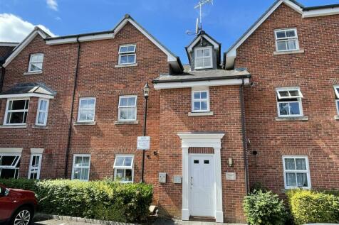 Augustine Court, Salisbury SP2 2 bed flat for sale