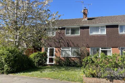 Manor Farm Road, Salisbury SP1 3 bed semi