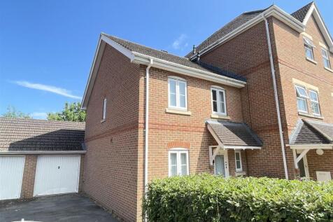 Jubilee Close, Salisbury SP2 3 bed end of terrace house for sale