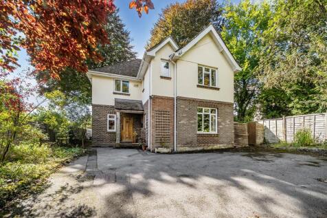 11 Stonehenge Road, Salisbury SP4 4 bed detached house for sale