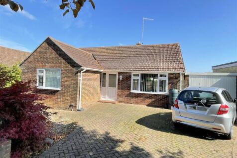 St. Andrews Close, Wilton SP2 2 bed detached bungalow for sale