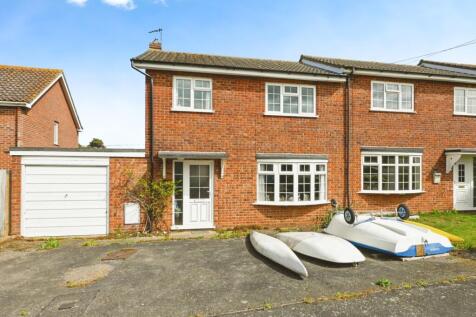 3 bedroom end of terrace house for sale