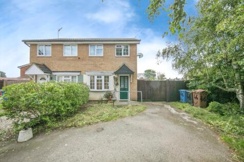 2 bedroom semi-detached house for sale
