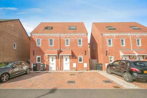 3 bedroom town house for sale