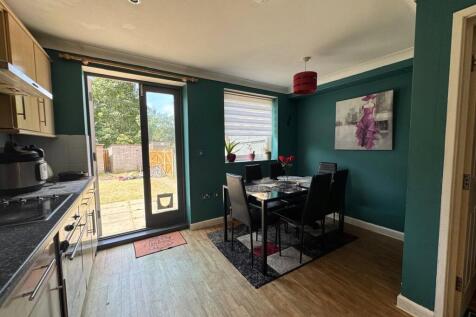 4 bedroom end of terrace house for sale