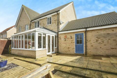 4 bedroom semi-detached house for sale