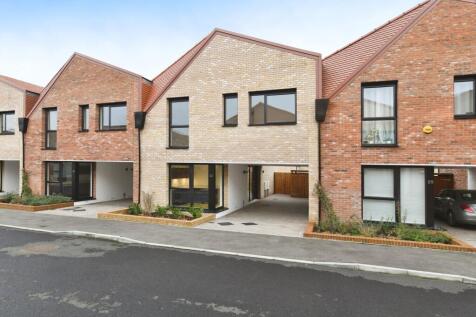 4 bedroom terraced house for sale