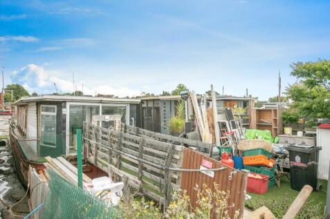 2 bedroom detached house for sale