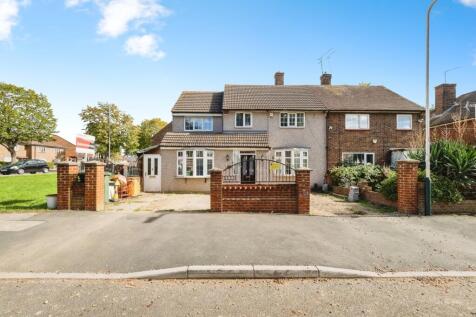 4 bedroom end of terrace house for sale