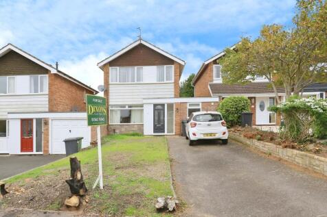 3 bedroom link detached house for sale