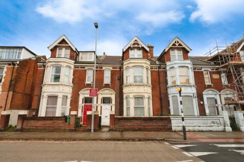 5 bedroom terraced house for sale