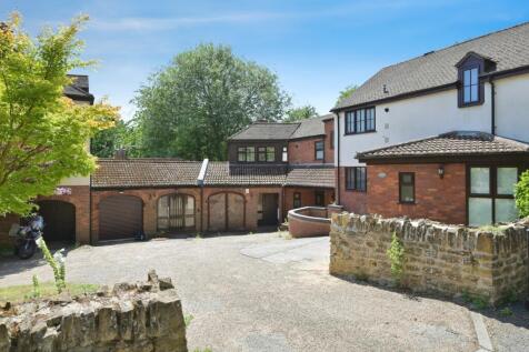 4 bedroom mews property for sale