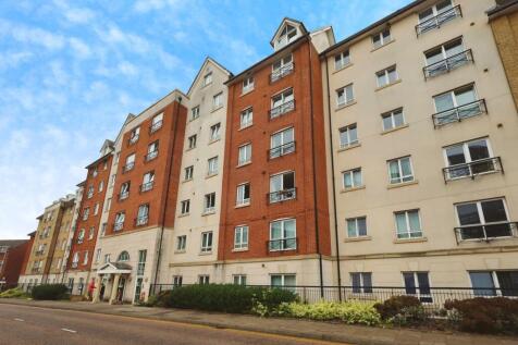 3 bedroom flat for sale