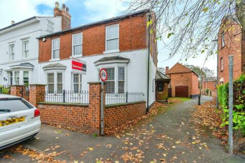 4 bedroom semi-detached house for sale