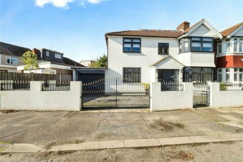 5 bedroom semi-detached house for sale