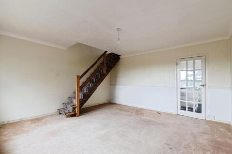 2 bedroom maisonette for sale
