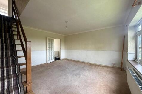 2 bedroom maisonette for sale