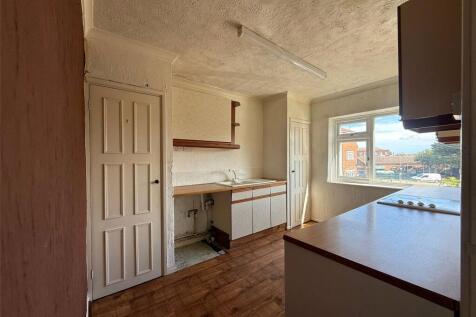 2 bedroom maisonette for sale