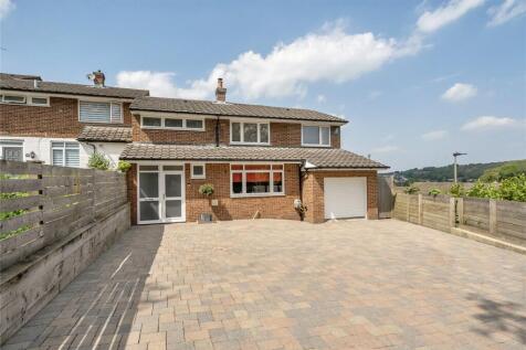 5 bedroom end of terrace house for sale