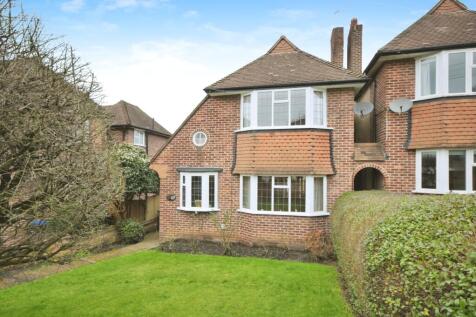 3 bedroom link detached house for sale
