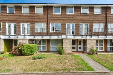 2 bedroom maisonette for sale
