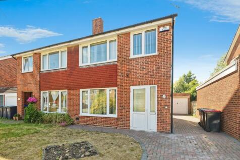 3 bedroom semi-detached house for sale