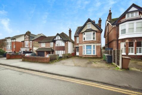 6 bedroom detached house for sale