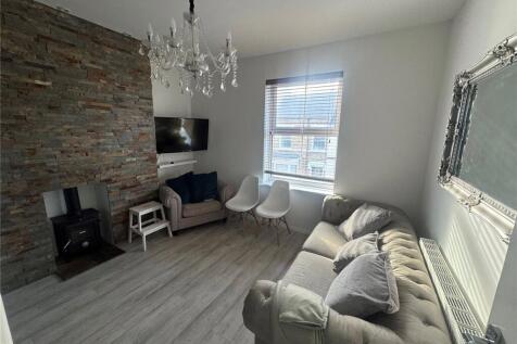 Studio flat for sale