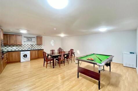 3 bedroom flat for sale