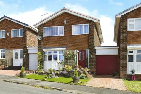 3 bedroom link detached house for sale