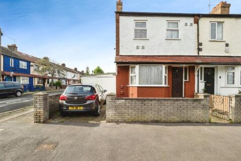 3 bedroom end of terrace house for sale
