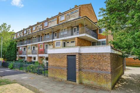 3 bedroom maisonette for sale