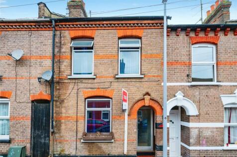 5 bedroom terraced house for sale