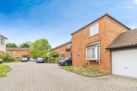 3 bedroom link detached house for sale