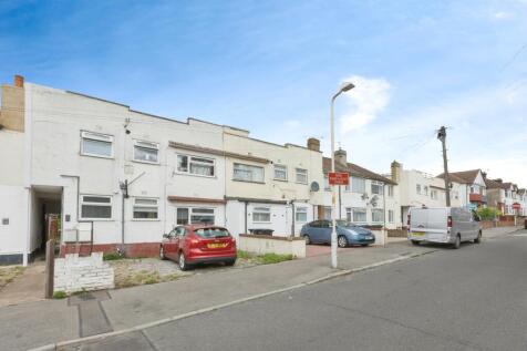 2 bedroom maisonette for sale