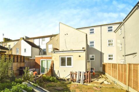 4 bedroom end of terrace house for sale