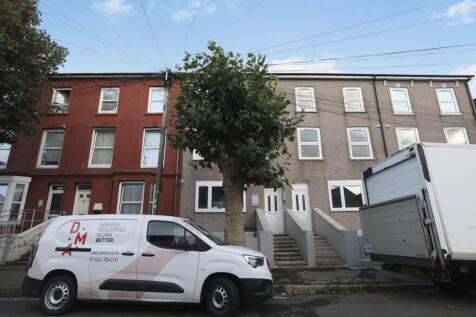 4 bedroom end of terrace house for sale