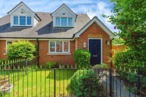 2 bedroom semi-detached house for sale