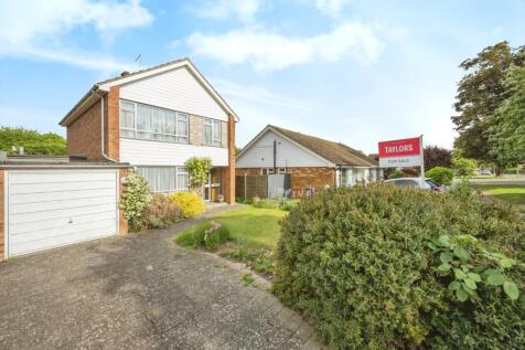 3 bedroom link detached house for sale