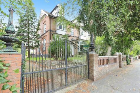 6 bedroom end of terrace house for sale