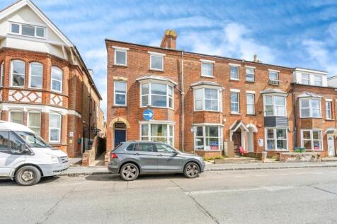 4 bedroom end of terrace house for sale