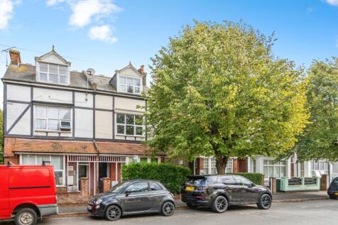 3 bedroom maisonette for sale