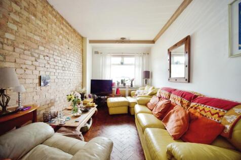 2 bedroom maisonette for sale