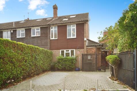 3 bedroom end of terrace house for sale