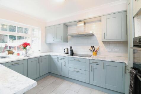4 bedroom mews property for sale